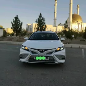 Toyota Camry 2021