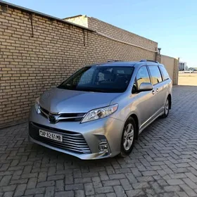 Toyota Sienna 2020