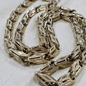 gyzyl bolt