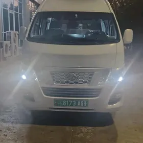 Nissan Urvan 2014