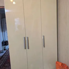 Шкаф платяной полированный