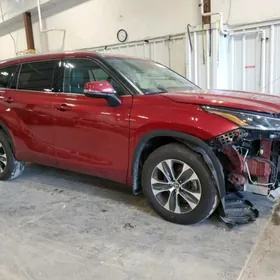 Toyota Highlander 2021