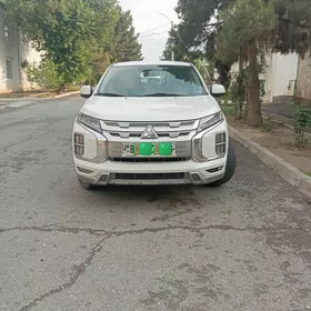 Mitsubishi Outlander Sport 2020