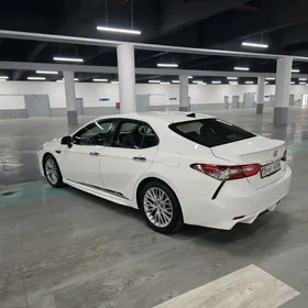 Toyota Camry 2018