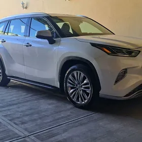 Toyota Highlander 2021