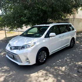 Toyota Sienna 2017