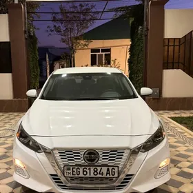 Nissan Altima 2021