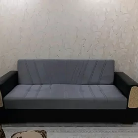 Диван.