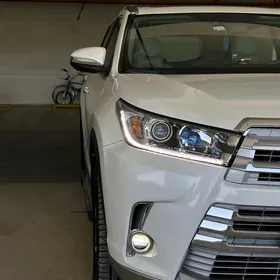 Toyota Highlander 2016