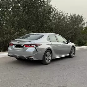 Toyota Camry 2021