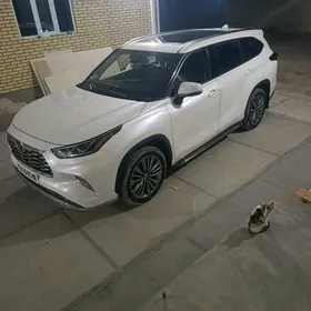 Toyota Highlander 2021