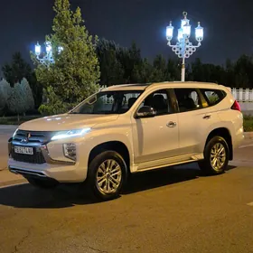 Mitsubishi Pajero 2020