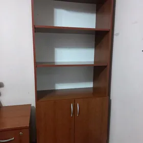 kompyuter stol kitap goyulyan