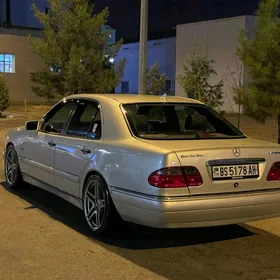 Mercedes-Benz E320 1996