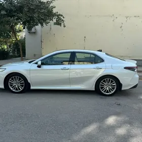 Toyota Camry 2021
