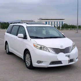 Toyota Sienna 2011