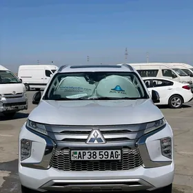 Mitsubishi Pajero 2020