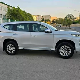 Mitsubishi Pajero 2020