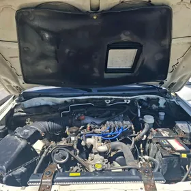 Mitsubishi L200 2003