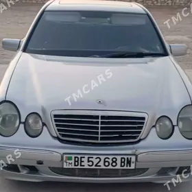 Mercedes-Benz E320 1996