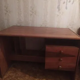 письменный стол