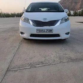 Toyota Sienna 2011