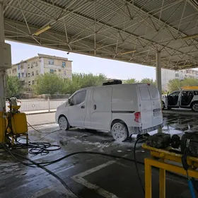 Nissan NV200 2021
