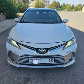 Toyota Camry 2021