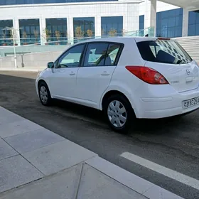 Nissan Versa 2012