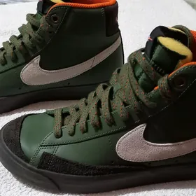красовки NIKE BLAZER mid77