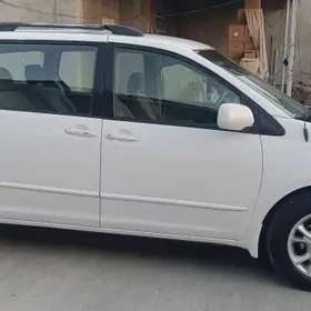 Toyota Sienna 2004