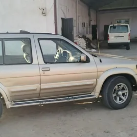 Nissan Pathfinder 1999