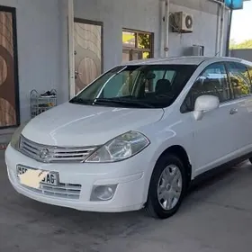 Nissan Versa 2011