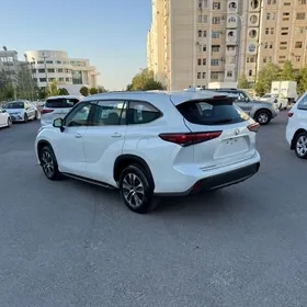 Toyota Highlander 2022