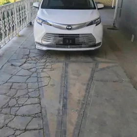 Toyota Sienna 2021