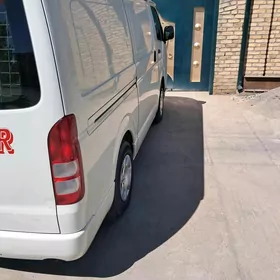 Toyota Hiace 2017