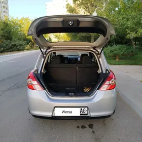 Nissan Versa 2011