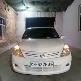 Nissan Versa 2011