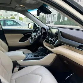 Toyota Highlander 2020