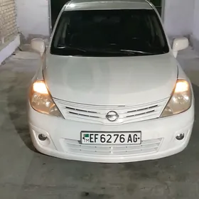 Nissan Versa 2011
