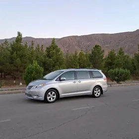 Toyota Sienna 2013
