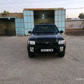 Infiniti QX4 1997