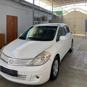 Nissan Versa 2012