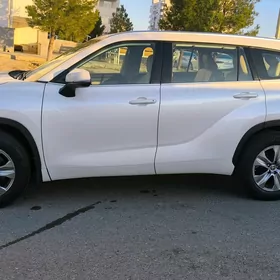 Toyota Highlander 2021