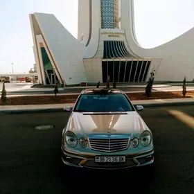 Mercedes-Benz E320 2005