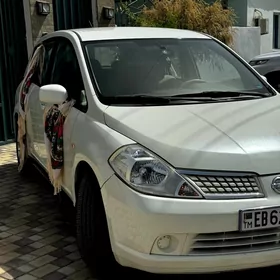 Nissan Tiida 2008