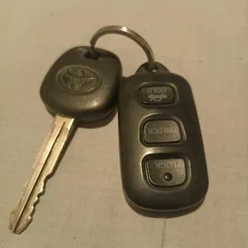 ключи от Toyota Camry Le