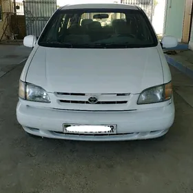 Toyota Sienna 1999