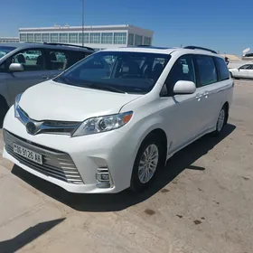 Toyota Sienna 2019