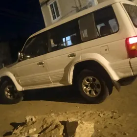 Mitsubishi Pajero 1992